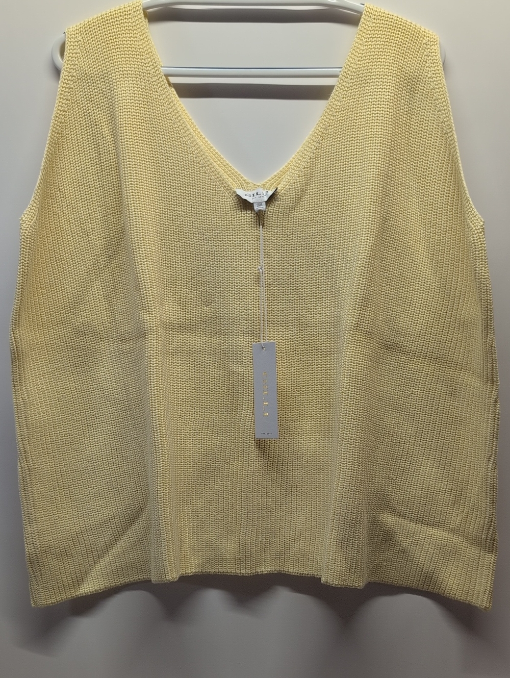 NWT Gilli Pale Yellow V-Neck Knit Sweater Vest